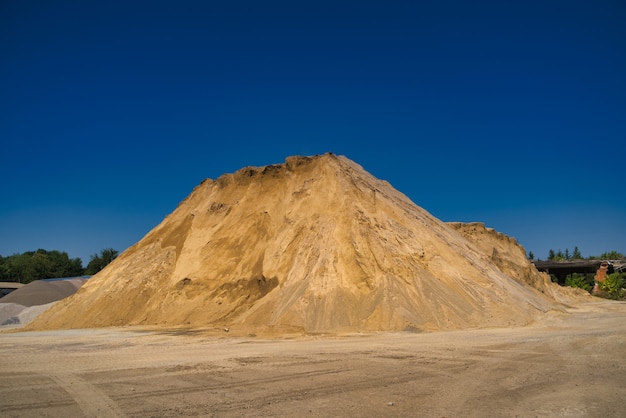 Foto raso de areia para necessidades industriais.