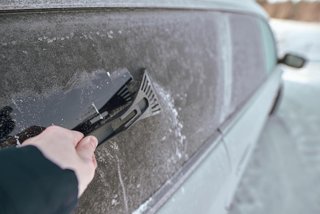 Raspado de hielo Limpieza de lunas de vehículos en invierno Limpieza y eliminación de nieve y hielo de las ventanillas de los coches
