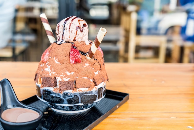 Raspar gelo de chocolate (bingsu)