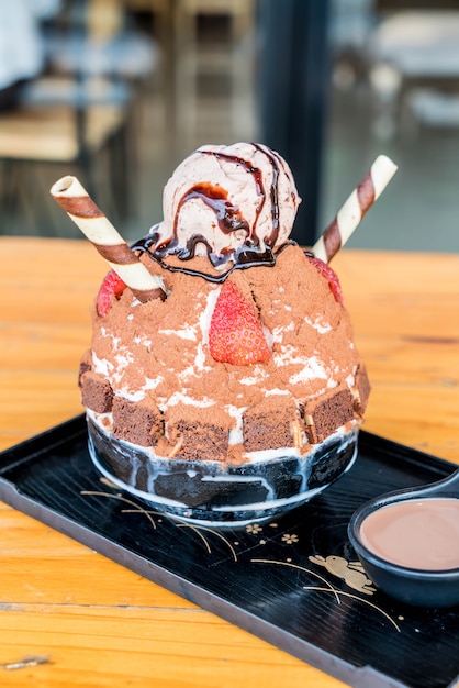 Raspar gelo de chocolate (bingsu)