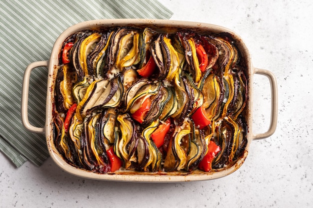 Ratatouille plato tradicional francés de verduras de verano al horno