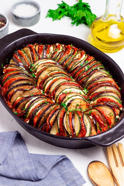 Ratatouille tradicional plato de verduras provenzal comida francesa comida vegetariana alimentación saludable