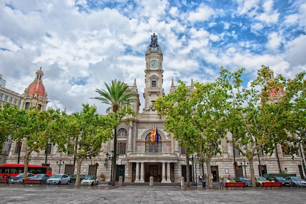 Rathaus und Platz in der Altstadt von Valencia, Spanien