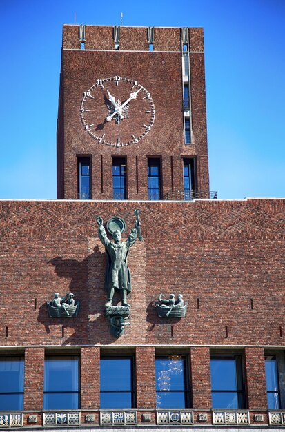 Foto rathaus von oslo radhus in oslo norwegen