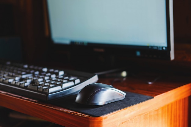 Ratón de computadora en el escritorio