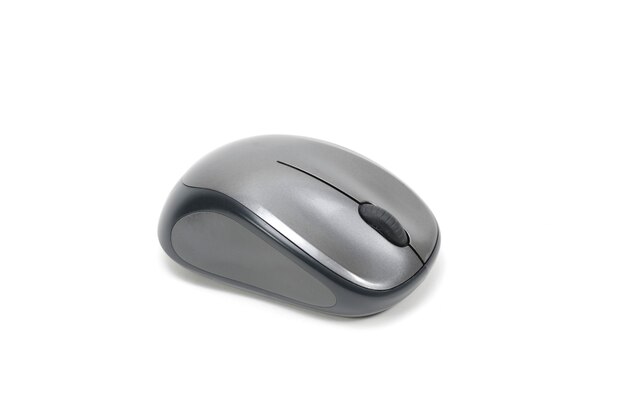 Ratón de computadora inalámbrico aislado en blanco