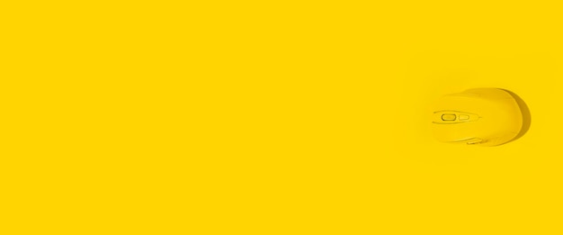 Ratón de computadora inalámbrico amarillo sobre un fondo amarillo Vista superior plano Lay Banner