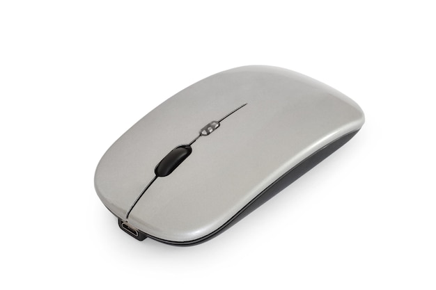 Ratón de computadora inalámbrico sobre un fondo blanco