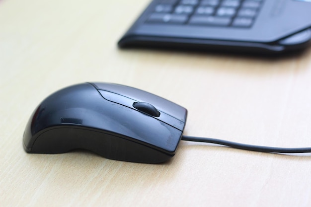 Ratón de computadora en la mesa