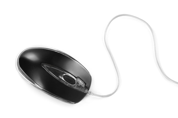 Un ratón de ordenador negro sobre un fondo blanco.