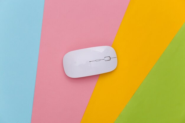 Ratón de pc blanco