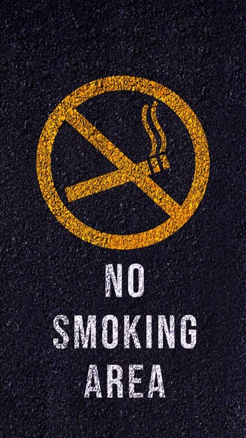 Rauchverbotsschild mit dunklem Hintergrund im Vintage-Stil Rauchen verboten