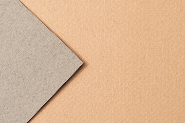 Raue Kraftpapierhintergrundpapierbeschaffenheit beige graue Farben Mockup mit Kopienraum für Text