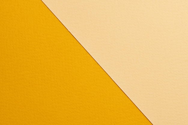 Raue Kraftpapierhintergrundpapierbeschaffenheit orange beige Farben Mockup mit Kopienraum für Text