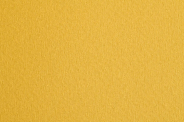 Rauer Kraftpapierhintergrund monochrome Papierstruktur gelbe Farbe Mockup mit Kopierraum für Text