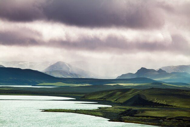 Raues arktisches Terrain von Island