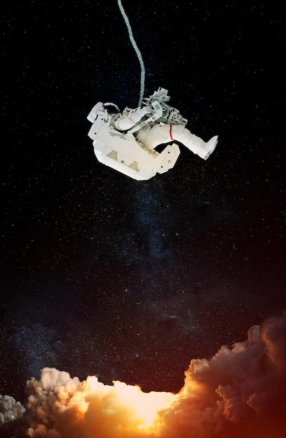 Raumanzüge auf Weltraumhintergrund Elemente dieses Bildes, eingerichtet von der NASA