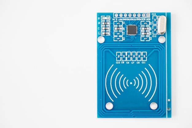 Foto raumteile mikroprozessor und mikrochips hintergrund und textur von elektrischen teilen