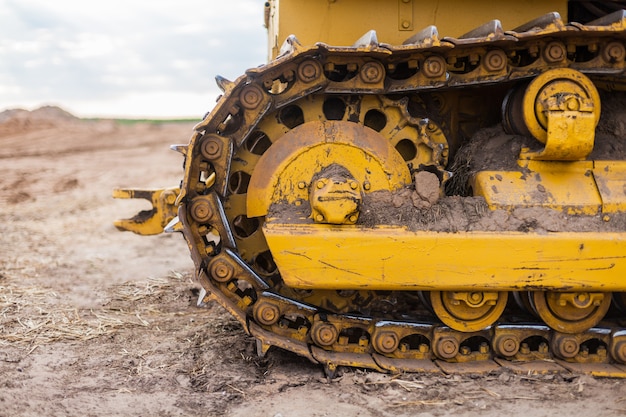 Raupenbaumaschinen in gelber Farbe