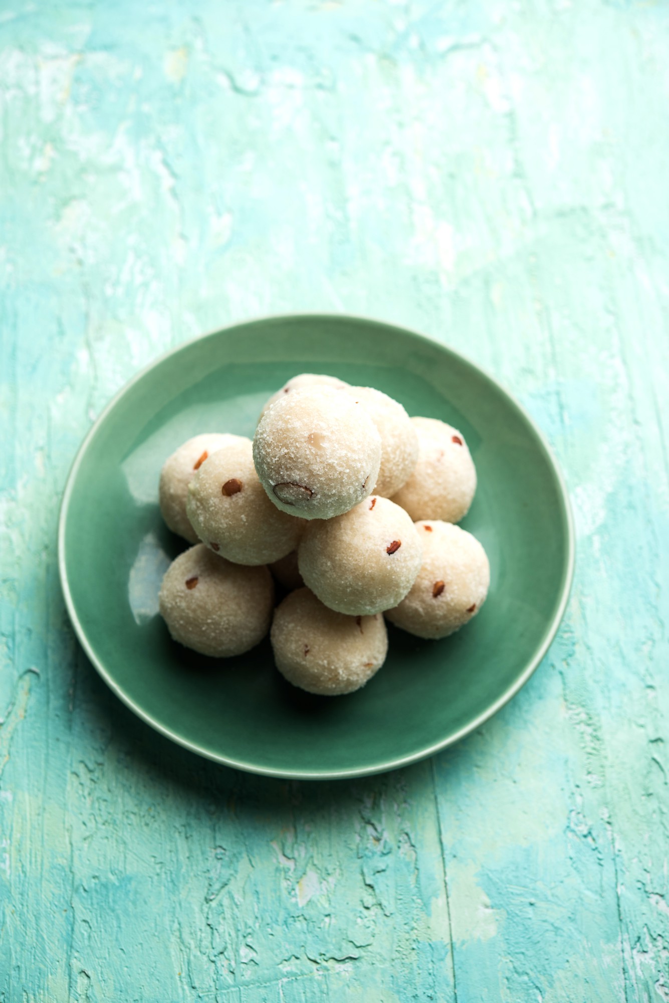 Rava Laddu ou Semolina Laddoo ou Rawa Ladu, um prato doce popular de Maharashtra, na Índia