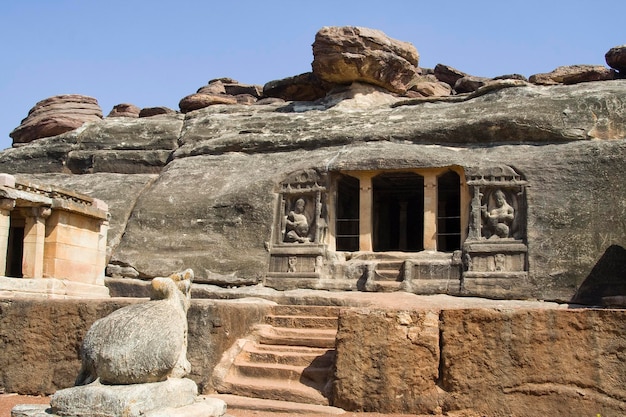 Ravan Pahadi é um antigo templo de caverna escavado na rocha em Aihole no distrito de Bagalkot, Karnataka, Índia, Ásia