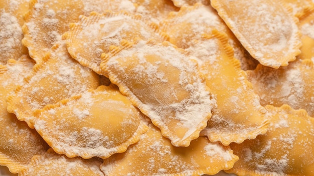 Ravioles crudos como fondo Comida italiana saludable