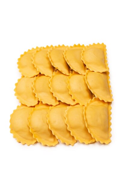 Ravioli cru como pano de fundo Comida italiana saudável