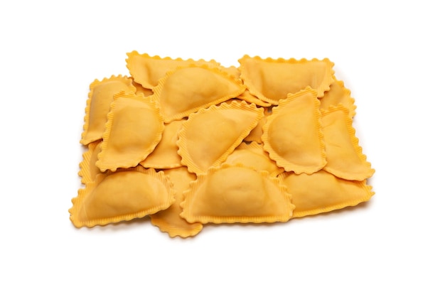 Ravioli cru como pano de fundo Comida italiana saudável