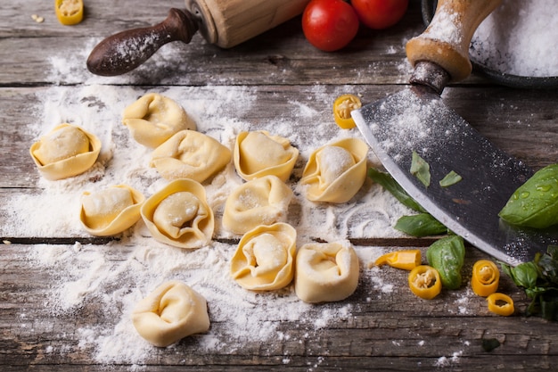 Ravioli de massa com farinha