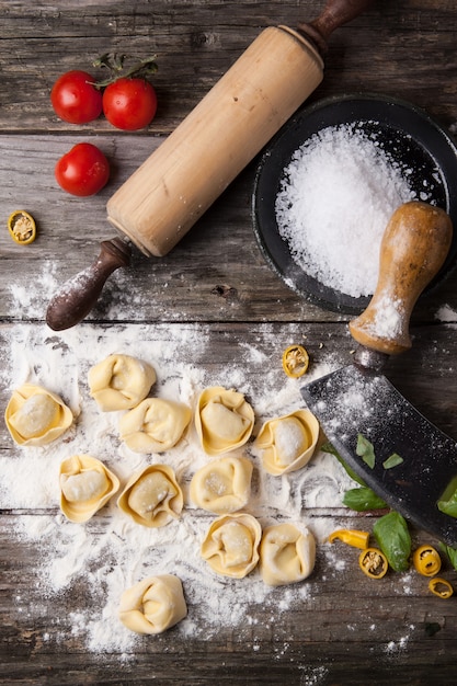 Ravioli de massa com farinha