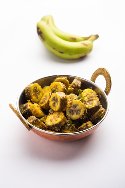 Raw Banana Sabzi oder Kacchey Kele Ki Sabji, beliebt in indischen Küstenstaaten wie Kerla, Goa und Maharashtra