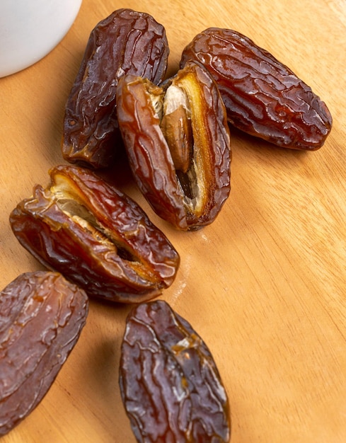 Raw Organic Medjool Dates Kurma en Indonesia También es Ramadan quotIftarquot Ramadan Kareem Vista superior Lugar para texto