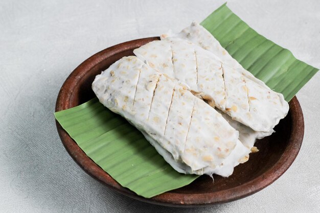 Raw Tempeh Tempeh oder Tempe Indonesisches traditionelles Essen aus fermentierten Sojabohnen