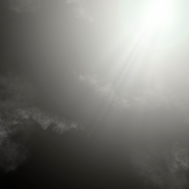 rayos de luna en un cielo oscuro en las nubes