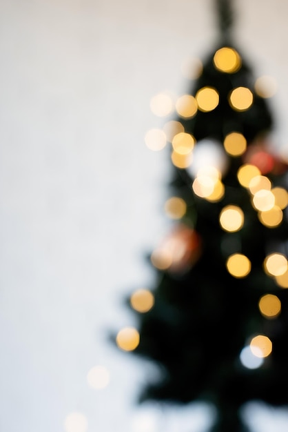 Árbol de Navidad borroso con luces de hadas