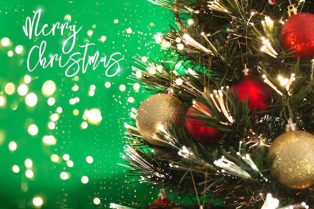 Árbol de Navidad decoración navideña tradicional fondo borroso