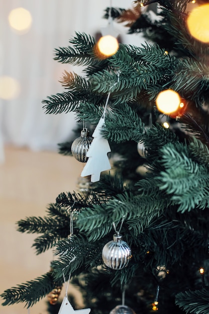 Árbol de navidad decorado, decoración minimalista escandinavo backgrou.