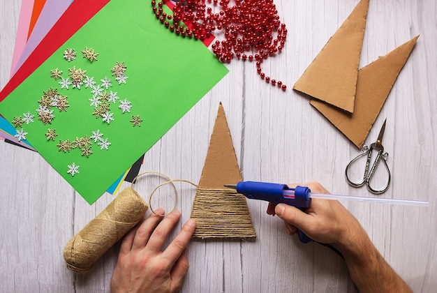 Árbol de Navidad DIY con papel de colores