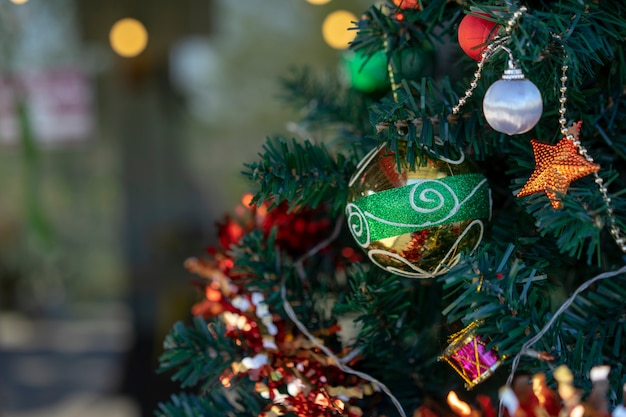 Árbol de navidad de la felicidad.