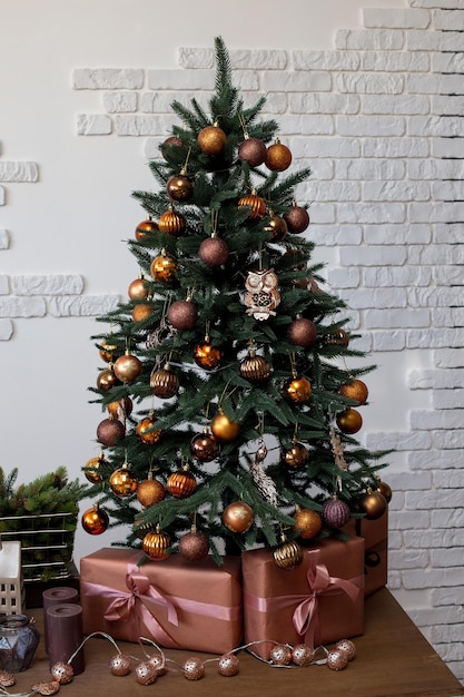 Árbol de navidad con juguetes año nuevo