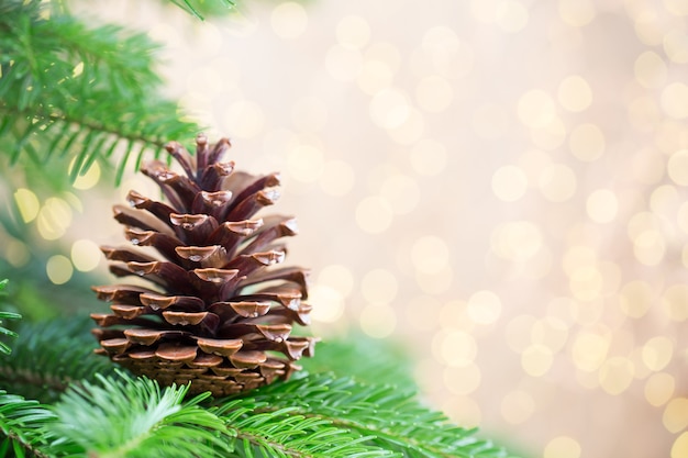 Árbol de navidad con luces bokeh