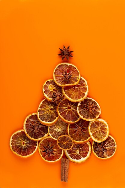 Árbol de Navidad de naranjas secas