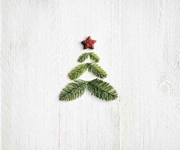 Árbol de Navidad de rama de pino Fondo Naturaleza Madera Blanca