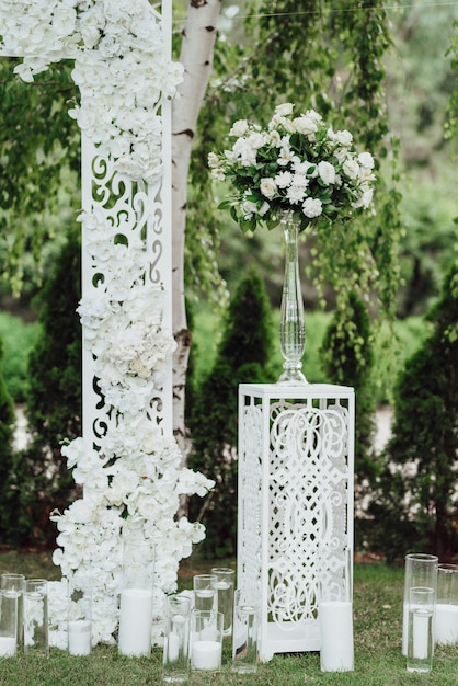 Área de ceremonia de boda, decoración de sillas de arco.