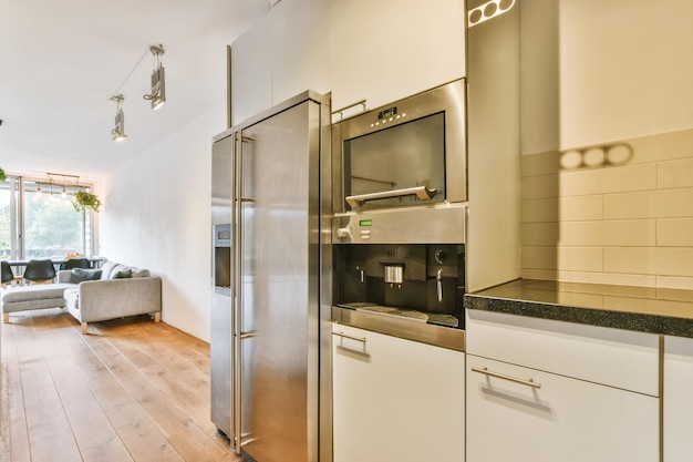 Área de cocina en apartamento moderno