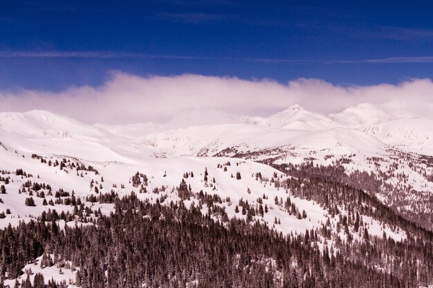 Área de esqui da bacia de Loveland no inverno.