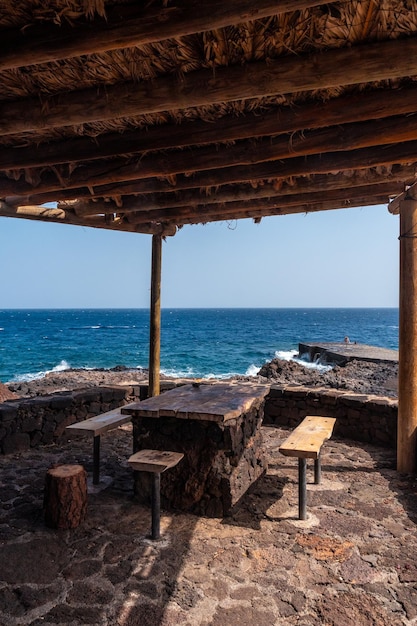 Área de lazer para churrascos no Cais de Orchilla na costa sudoeste de El Hierro Ilhas Canárias