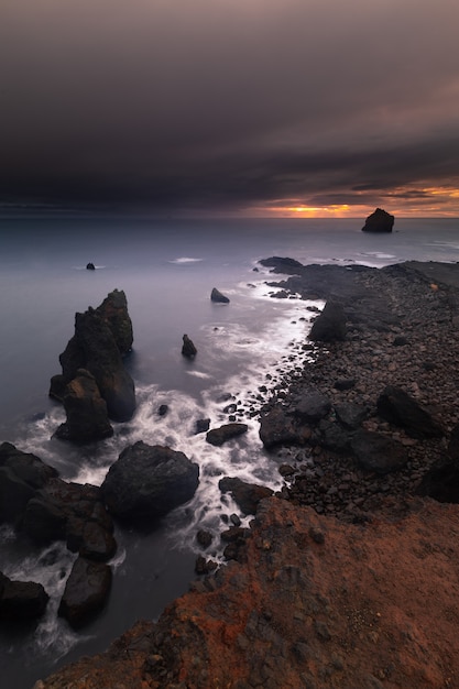 Área de Valahnúkamöl na península de Reykjanesta, Islândia.