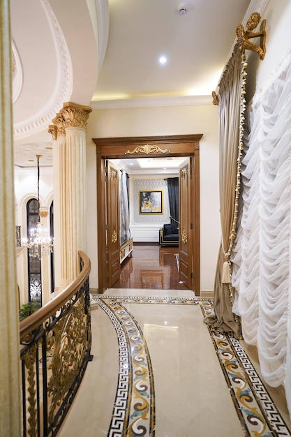 Área do lobby da casa de luxo Foto Premium
