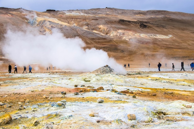 Área geotérmica de Hverir na área geotérmica de Myvatn Islândia